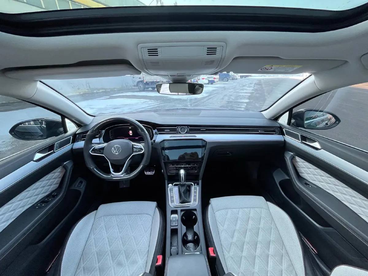 2023 Volkswagen Magotan 2.0T 220HP L4 7DCT,autocango,china used car exporter,china ev exporter,chinese used car exporter,chinese used ev exporter