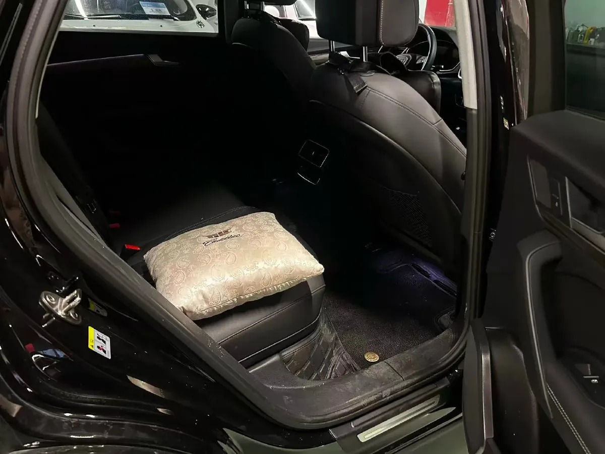 2022 Audi Q5L 2.0T 190HP L4 7DCT,autocango,china used car exporter,china ev exporter,chinese used car exporter,chinese used ev exporter