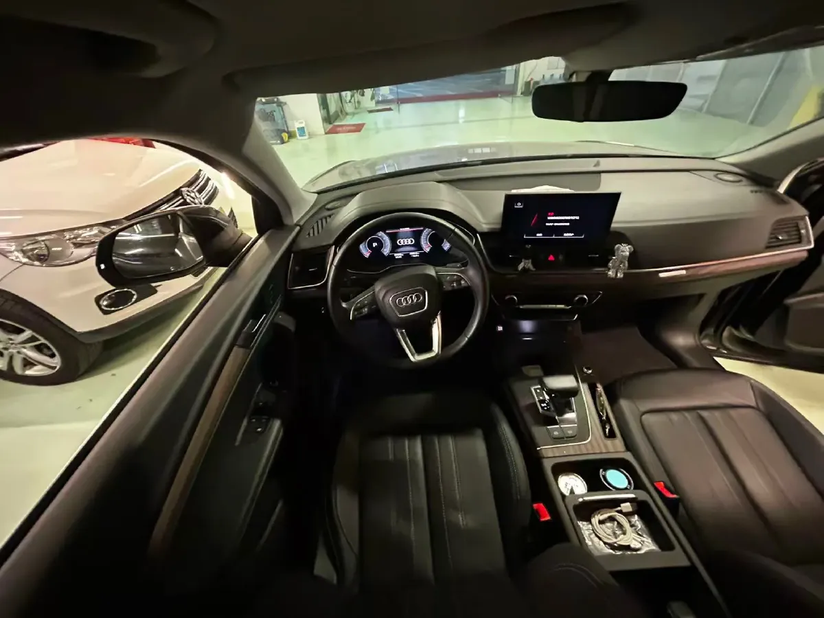 2022 Audi Q5L 2.0T 190HP L4 7DCT,autocango,china used car exporter,china ev exporter,chinese used car exporter,chinese used ev exporter