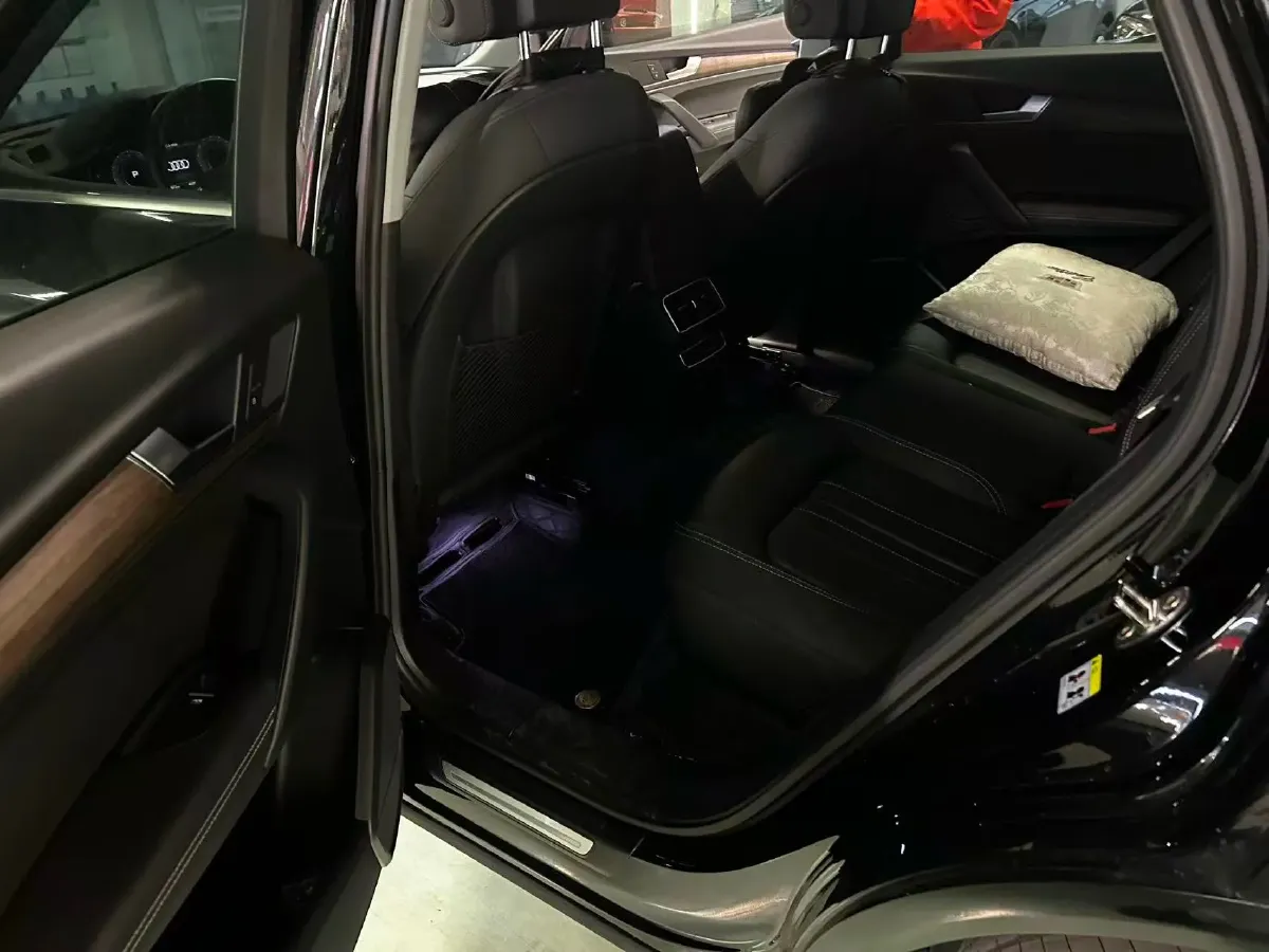 2022 Audi Q5L 2.0T 190HP L4 7DCT,autocango,china used car exporter,china ev exporter,chinese used car exporter,chinese used ev exporter