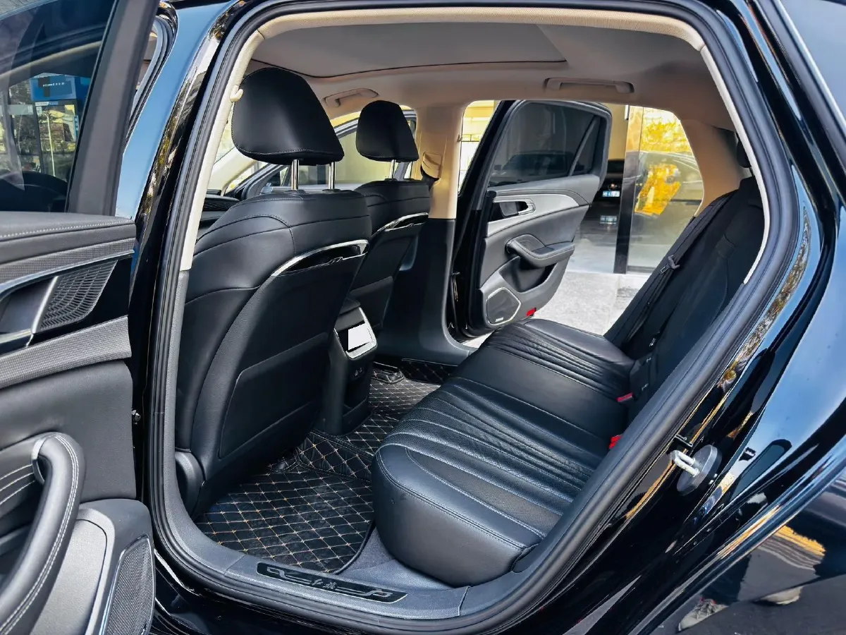 2023 HongQi H5 2.0T 224HP L4 8AT,autocango,china used car exporter,china ev exporter,chinese used car exporter,chinese used ev exporter