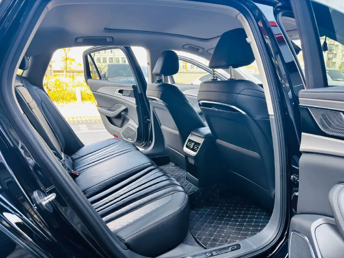 2023 HongQi H5 2.0T 224HP L4 8AT,autocango,china used car exporter,china ev exporter,chinese used car exporter,chinese used ev exporter