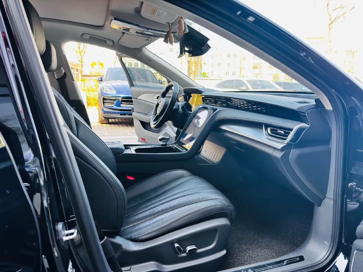 2023 HongQi H5 2.0T 224HP L4 8AT,autocango,china used car exporter,china ev exporter,chinese used car exporter,chinese used ev exporter