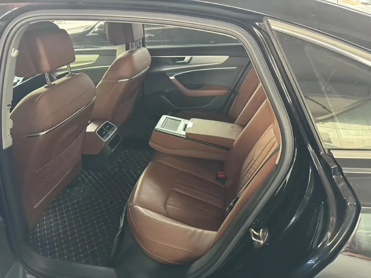 2021 Audi A6L 2.0T 224HP L4 7DCT,autocango,china used car exporter,china ev exporter,chinese used car exporter,chinese used ev exporter