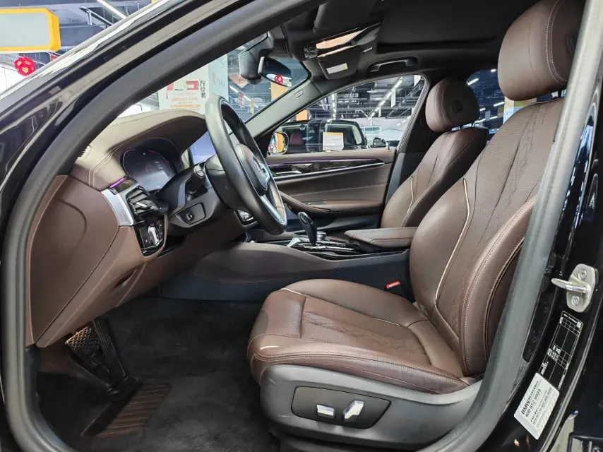 2021 BMW 5 Series 2.0T 184HP L4 8AT,autocango,china used car exporter,china ev exporter,chinese used car exporter,chinese used ev exporter