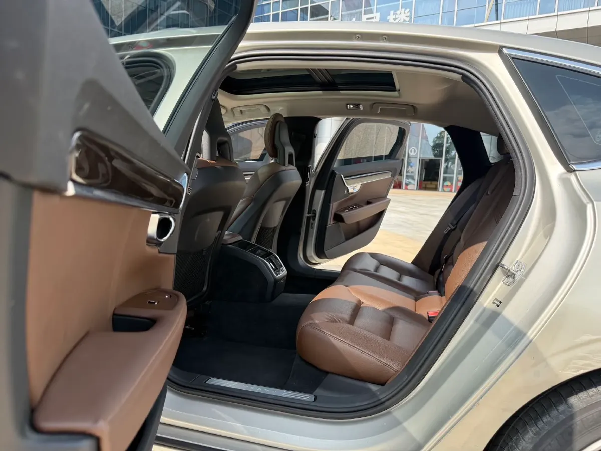 2018 Volvo S90 2.0T 190HP L4 8AT,autocango,china used car exporter,china ev exporter,chinese used car exporter,chinese used ev exporter