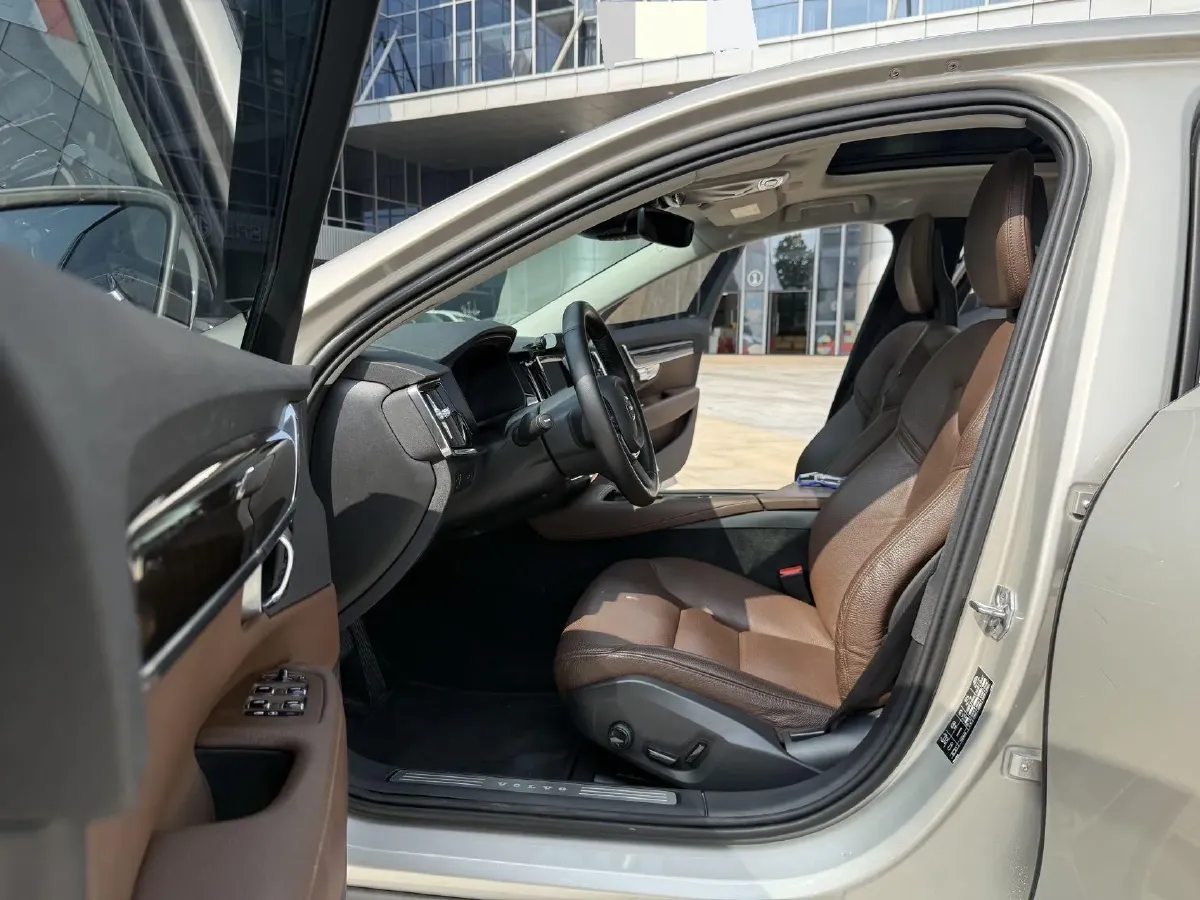 2018 Volvo S90 2.0T 190HP L4 8AT,autocango,china used car exporter,china ev exporter,chinese used car exporter,chinese used ev exporter