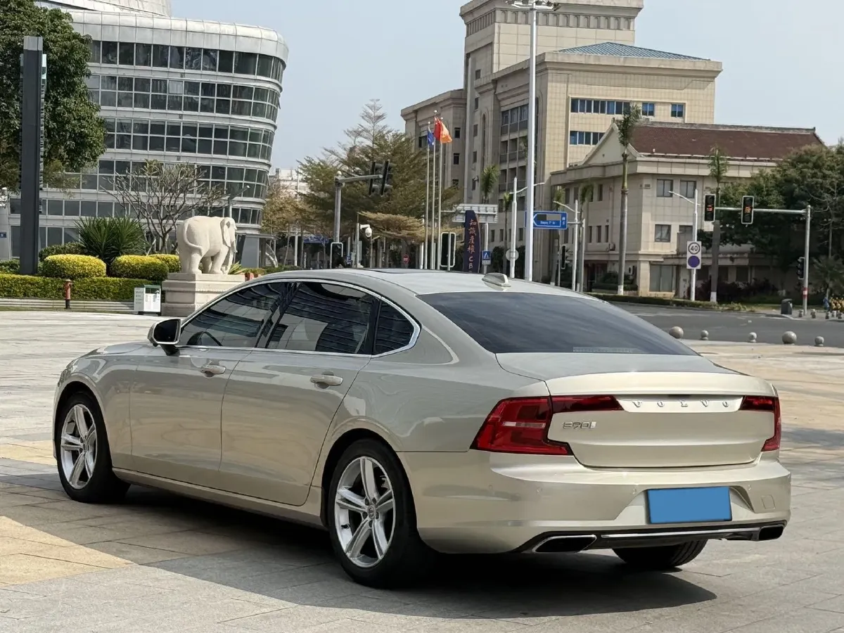 2018 Volvo S90 2.0T 190HP L4 8AT,autocango,china used car exporter,china ev exporter,chinese used car exporter,chinese used ev exporter