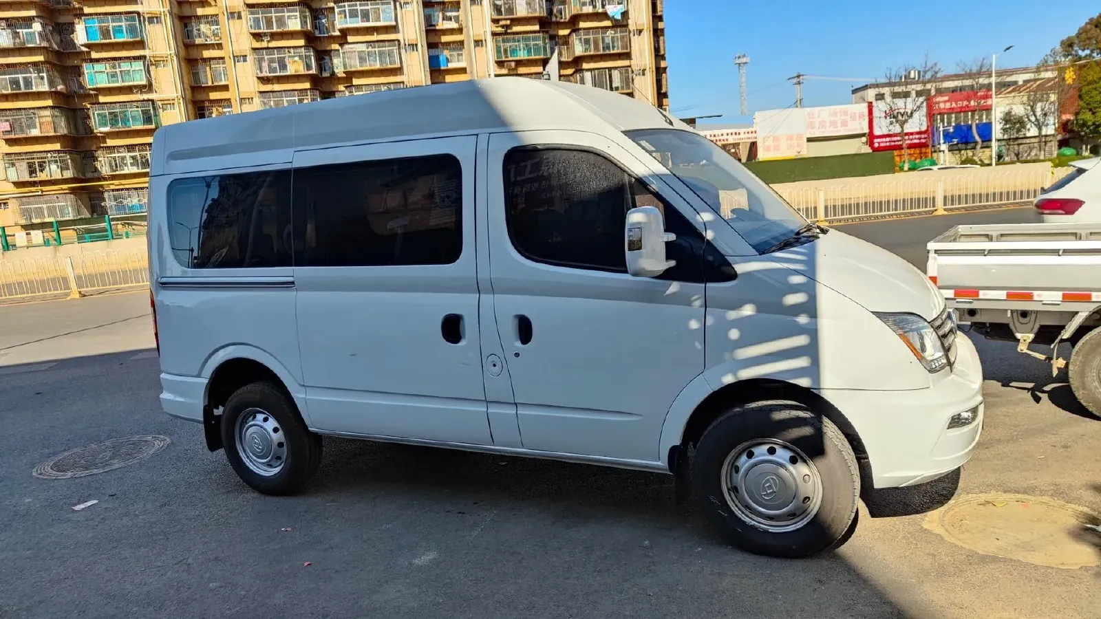 2021 MAXUS XinTu V80 2.0T 139HP L4 6MT,autocango,china used car exporter,china ev exporter,chinese used car exporter,chinese used ev exporter