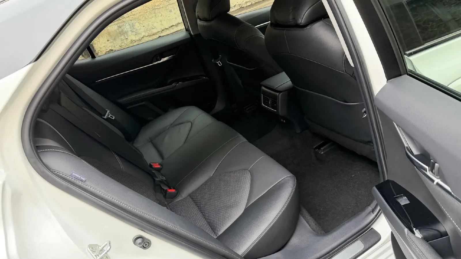 2021 Toyota Camry 2.5L 209HP L4 8AT,autocango,china used car exporter,china ev exporter,chinese used car exporter,chinese used ev exporter