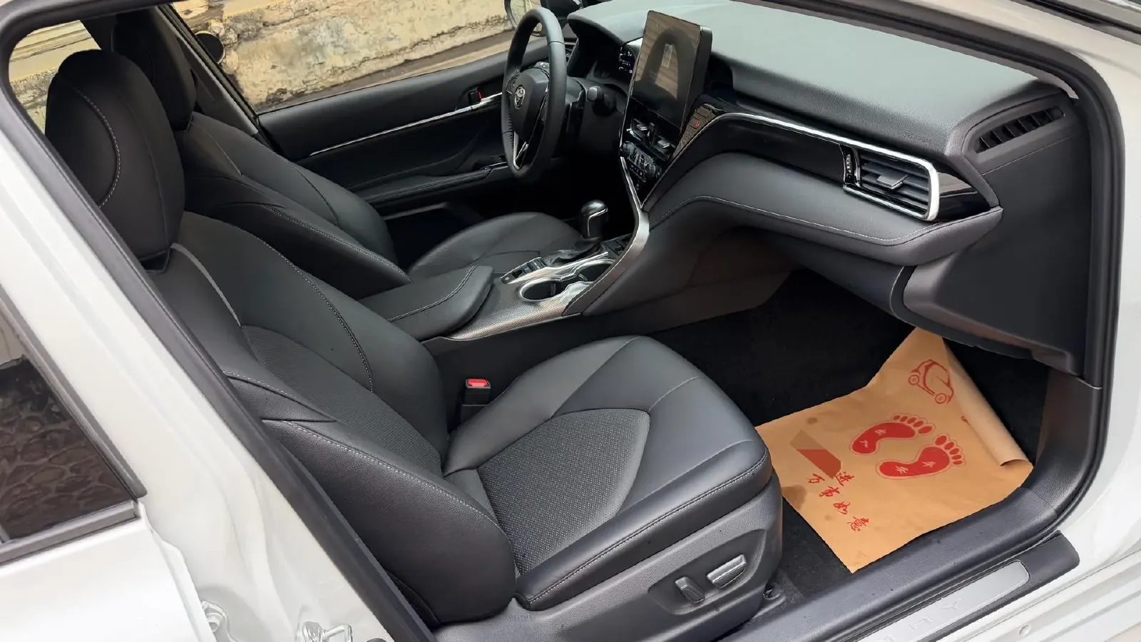 2021 Toyota Camry 2.5L 209HP L4 8AT,autocango,china used car exporter,china ev exporter,chinese used car exporter,chinese used ev exporter