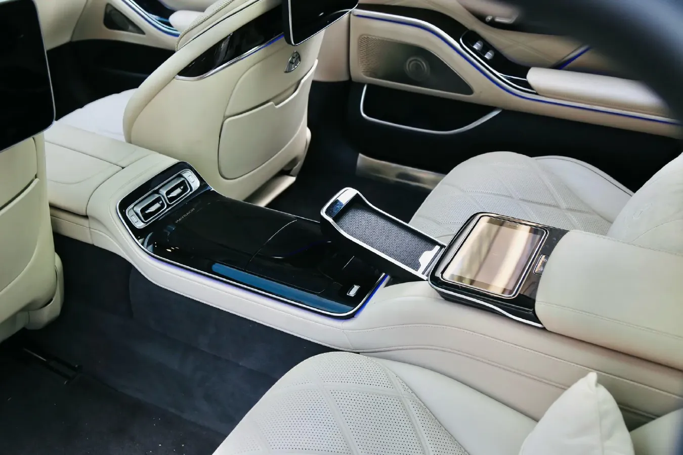 2021 Mercedes-Benz Maybach S Class 3.0T 367HP L6 9AT,autocango,china used car exporter,china ev exporter,chinese used car exporter,chinese used ev exporter