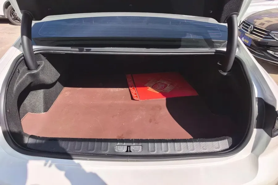 2022 Peugeot 508 1.6T 170HP L4 6AT,autocango,china used car exporter,china ev exporter,chinese used car exporter,chinese used ev exporter