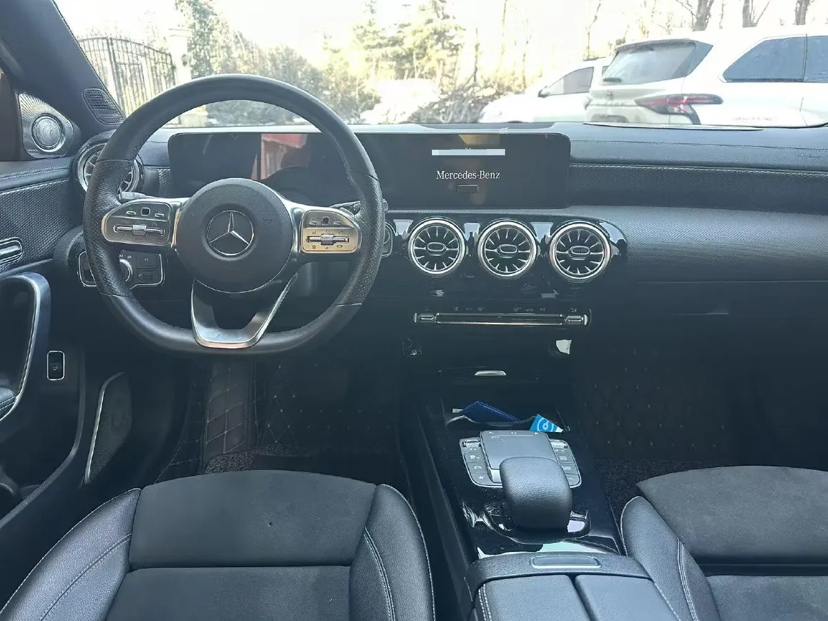 2022 Mercedes-Benz A Class 1.3T 163HP L4 7DCT,autocango,china used car exporter,china ev exporter,chinese used car exporter,chinese used ev exporter
