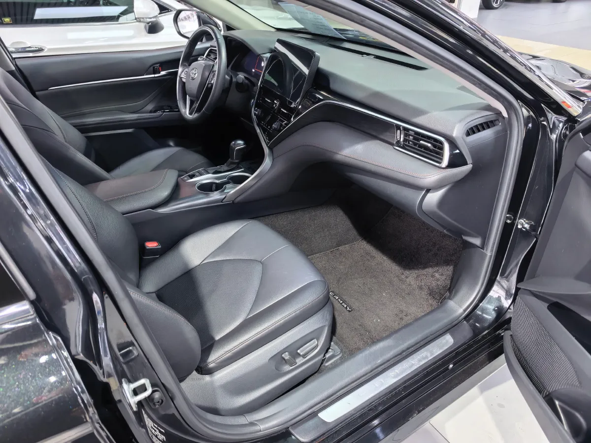 2021 Toyota Camry 2.5L 209HP L4 8AT,autocango,china used car exporter,china ev exporter,chinese used car exporter,chinese used ev exporter