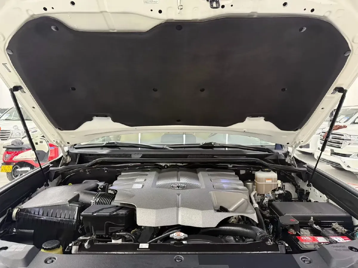 2015 Toyota Land Cruiser 4.6L 310HP V8 6AT,autocango,china used car exporter,china ev exporter,chinese used car exporter,chinese used ev exporter