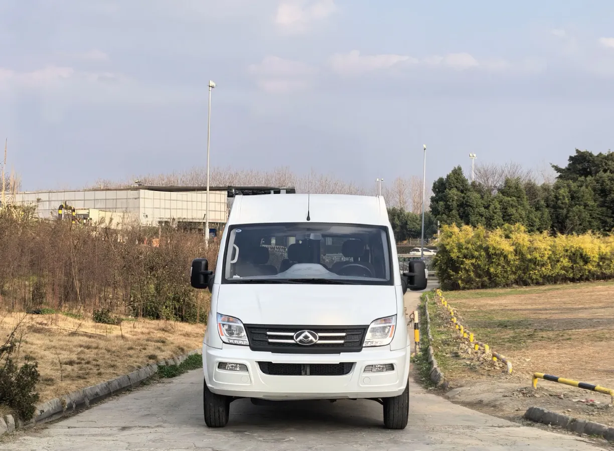 2023 MAXUS XinTu V80 2.0T 139HP L4 6MT,autocango,china used car exporter,china ev exporter,chinese used car exporter,chinese used ev exporter