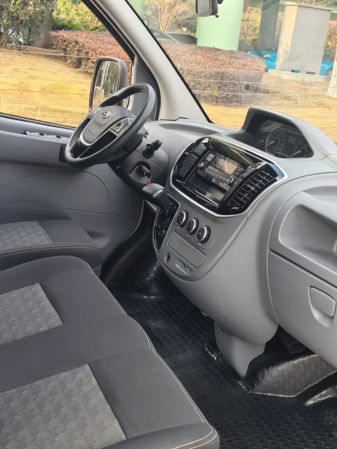 2023 MAXUS XinTu V80 2.0T 139HP L4 6MT,autocango,china used car exporter,china ev exporter,chinese used car exporter,chinese used ev exporter