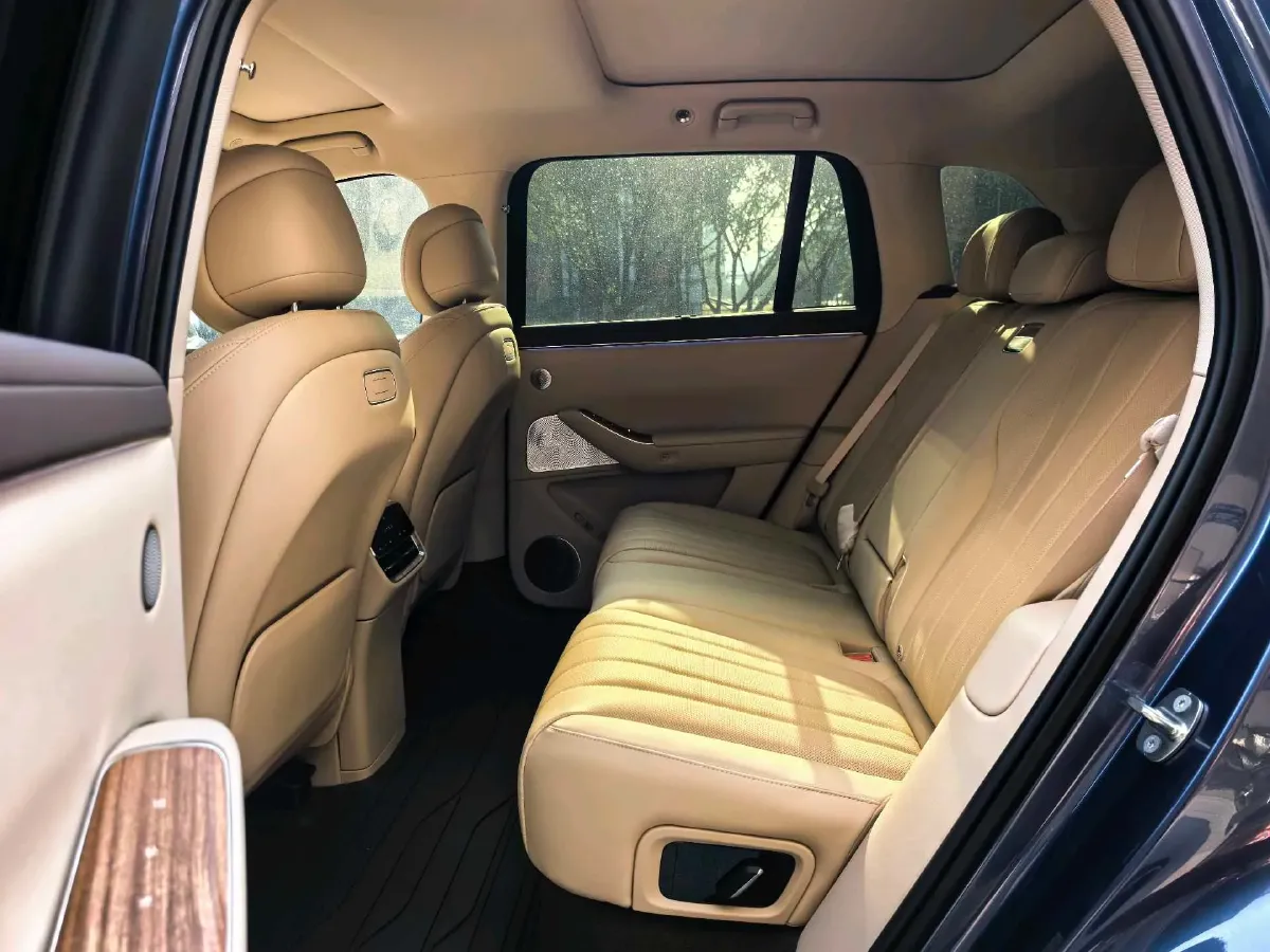 2026 AITO AITO M7 REEV 160HP REEV,autocango,china used car exporter,china ev exporter,chinese used car exporter,chinese used ev exporter