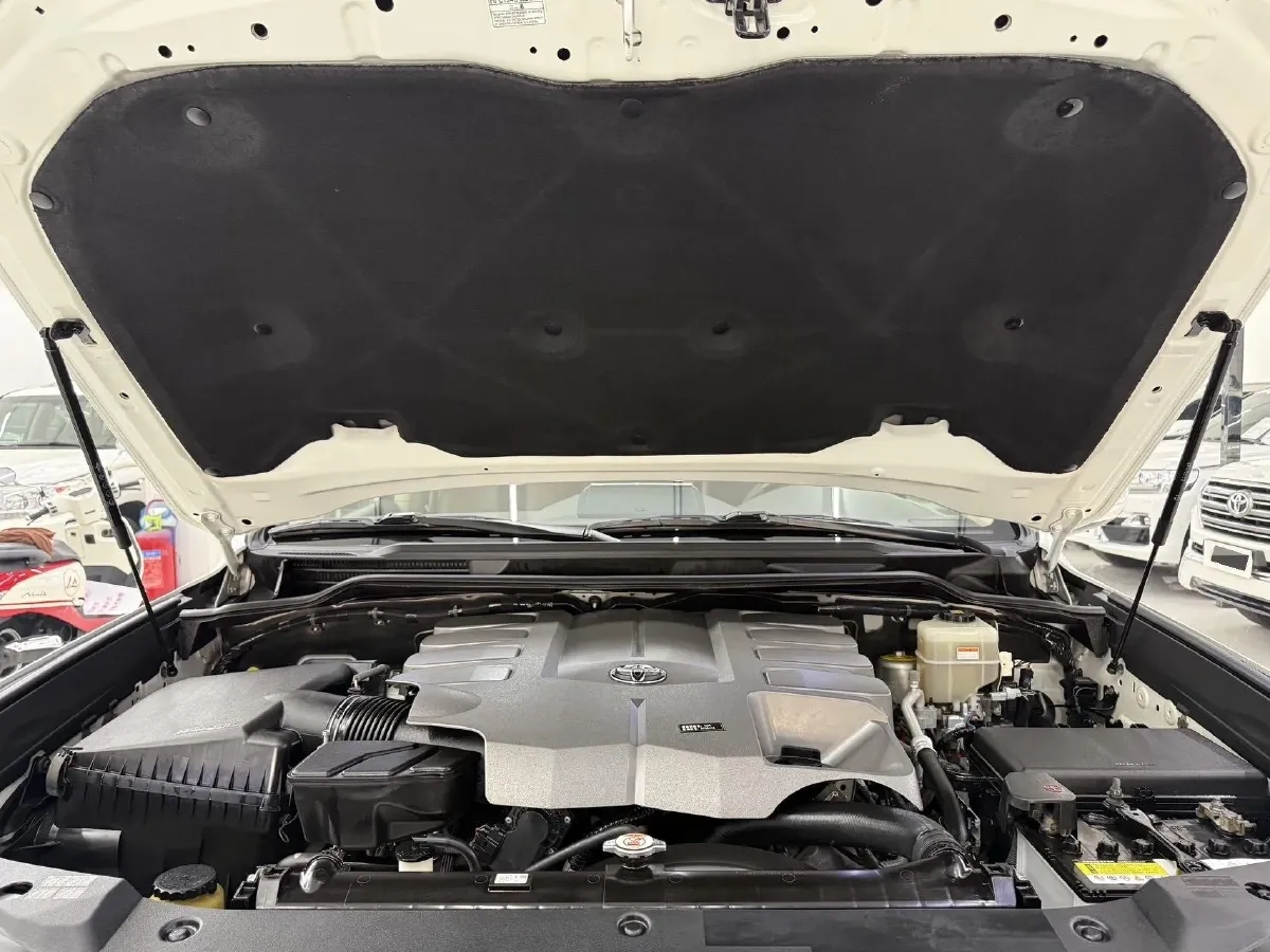 2015 Toyota Land Cruiser 4.6L 310HP V8 6AT,autocango,china used car exporter,china ev exporter,chinese used car exporter,chinese used ev exporter