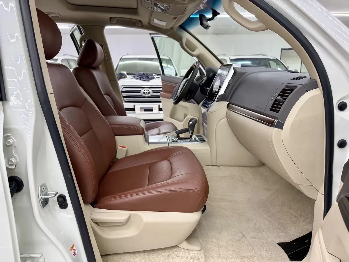 2015 Toyota Land Cruiser 4.6L 310HP V8 6AT,autocango,china used car exporter,china ev exporter,chinese used car exporter,chinese used ev exporter