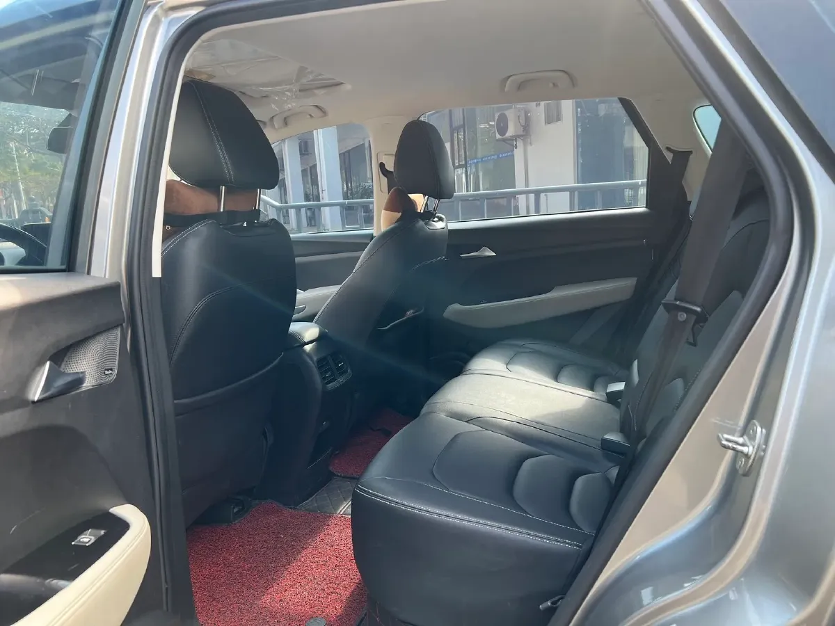 2019 BaoJun 530 1.5T 151HP L4 CVT,autocango,china used car exporter,china ev exporter,chinese used car exporter,chinese used ev exporter