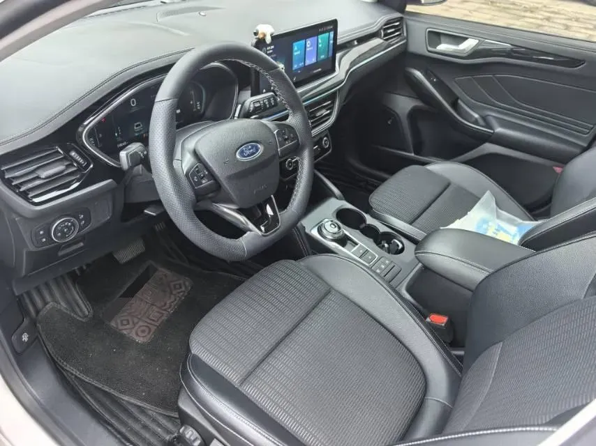 2021 Ford Focus 1.5T 174HP L3 8AT,autocango,china used car exporter,china ev exporter,chinese used car exporter,chinese used ev exporter
