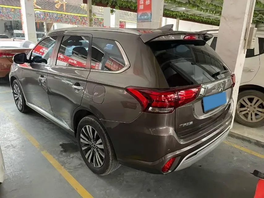 2021 Mitsubishi Outlander 2.4L 192HP L4 CVT,autocango,china used car exporter,china ev exporter,chinese used car exporter,chinese used ev exporter