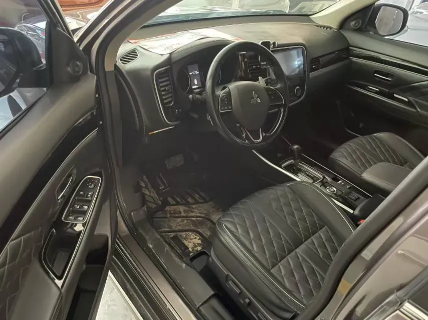 2021 Mitsubishi Outlander 2.4L 192HP L4 CVT,autocango,china used car exporter,china ev exporter,chinese used car exporter,chinese used ev exporter