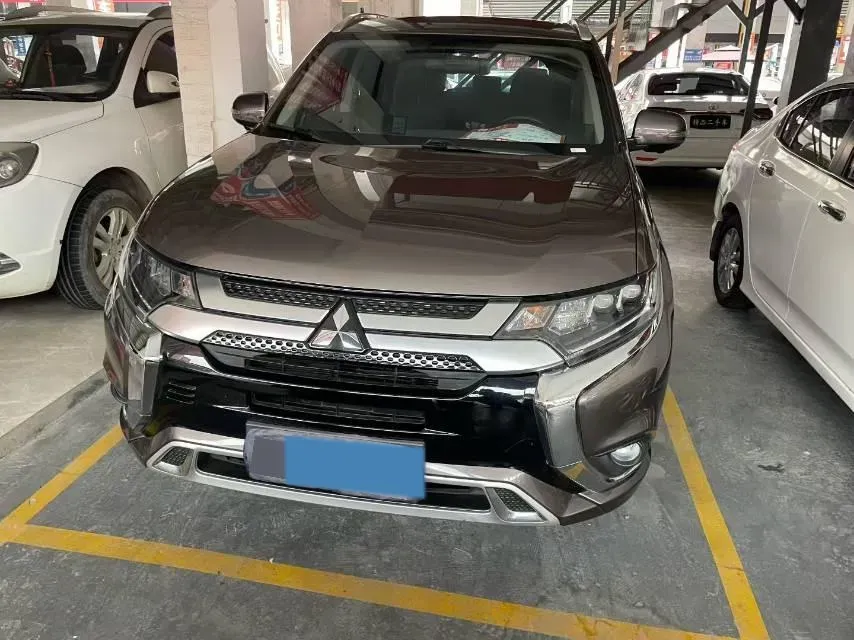 2021 Mitsubishi Outlander 2.4L 192HP L4 CVT,autocango,china used car exporter,china ev exporter,chinese used car exporter,chinese used ev exporter