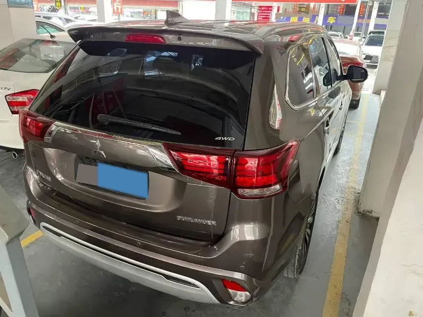 2021 Mitsubishi Outlander 2.4L 192HP L4 CVT,autocango,china used car exporter,china ev exporter,chinese used car exporter,chinese used ev exporter