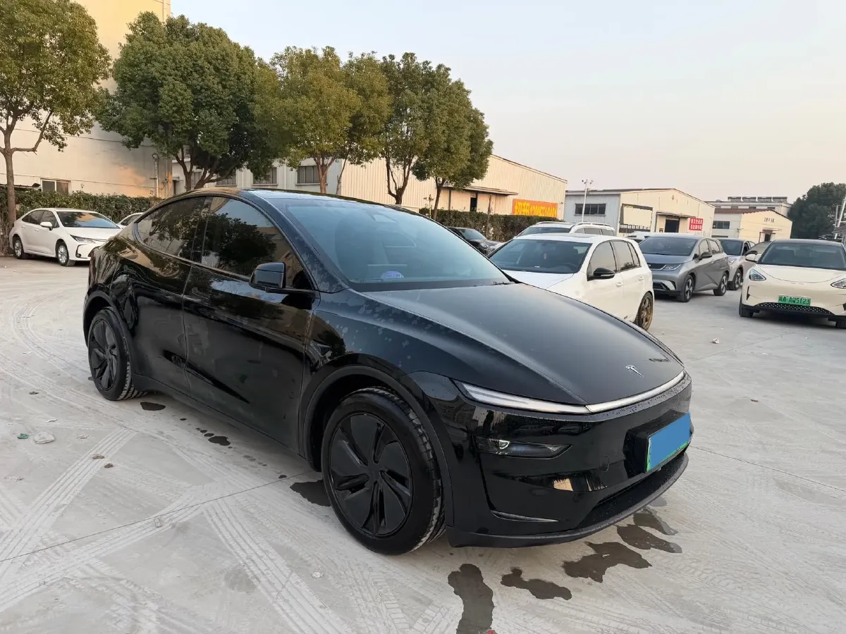 2025 Tesla Model Y BEV 62.5KWH,autocango,china used car exporter,china ev exporter,chinese used car exporter,chinese used ev exporter