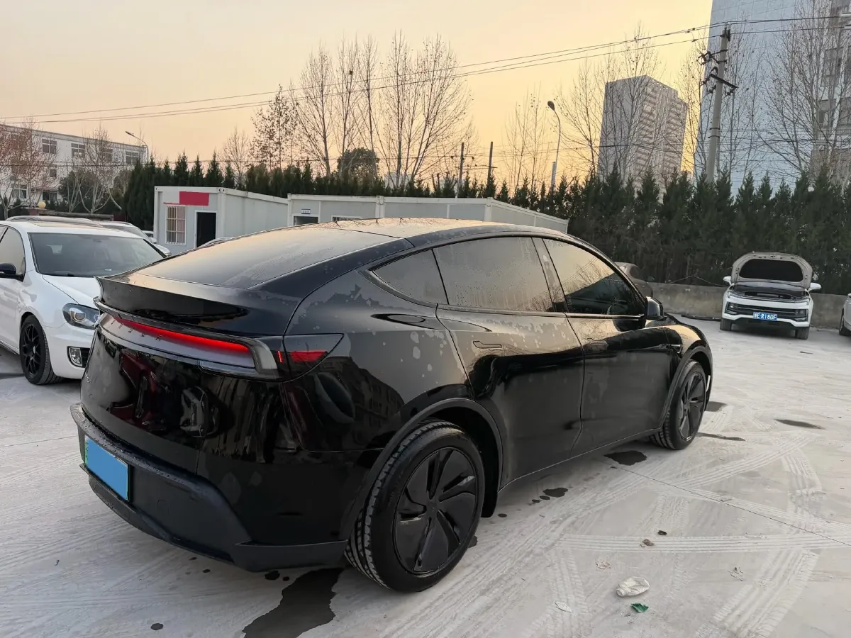 2025 Tesla Model Y BEV 62.5KWH,autocango,china used car exporter,china ev exporter,chinese used car exporter,chinese used ev exporter