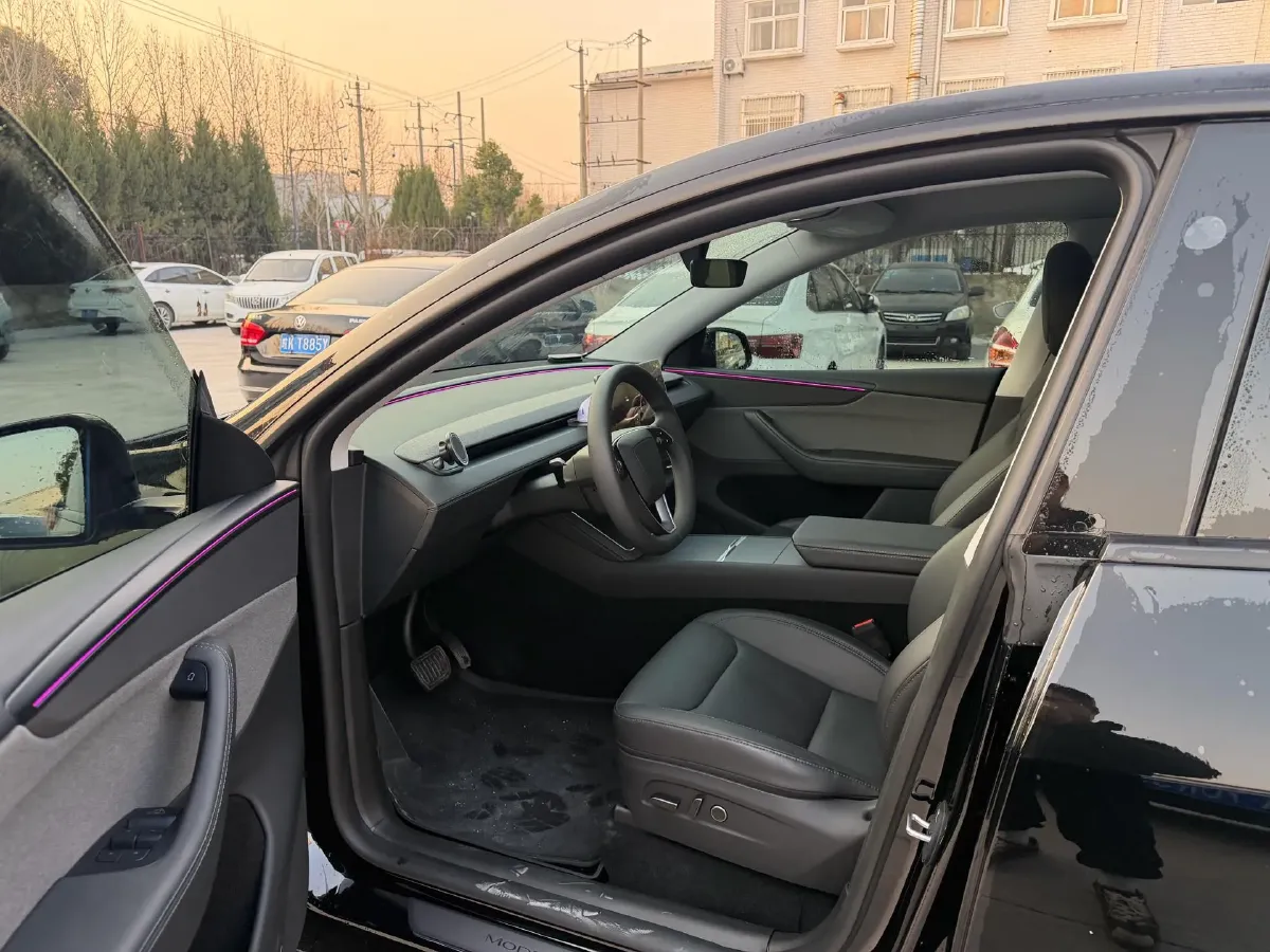 2025 Tesla Model Y BEV 62.5KWH,autocango,china used car exporter,china ev exporter,chinese used car exporter,chinese used ev exporter