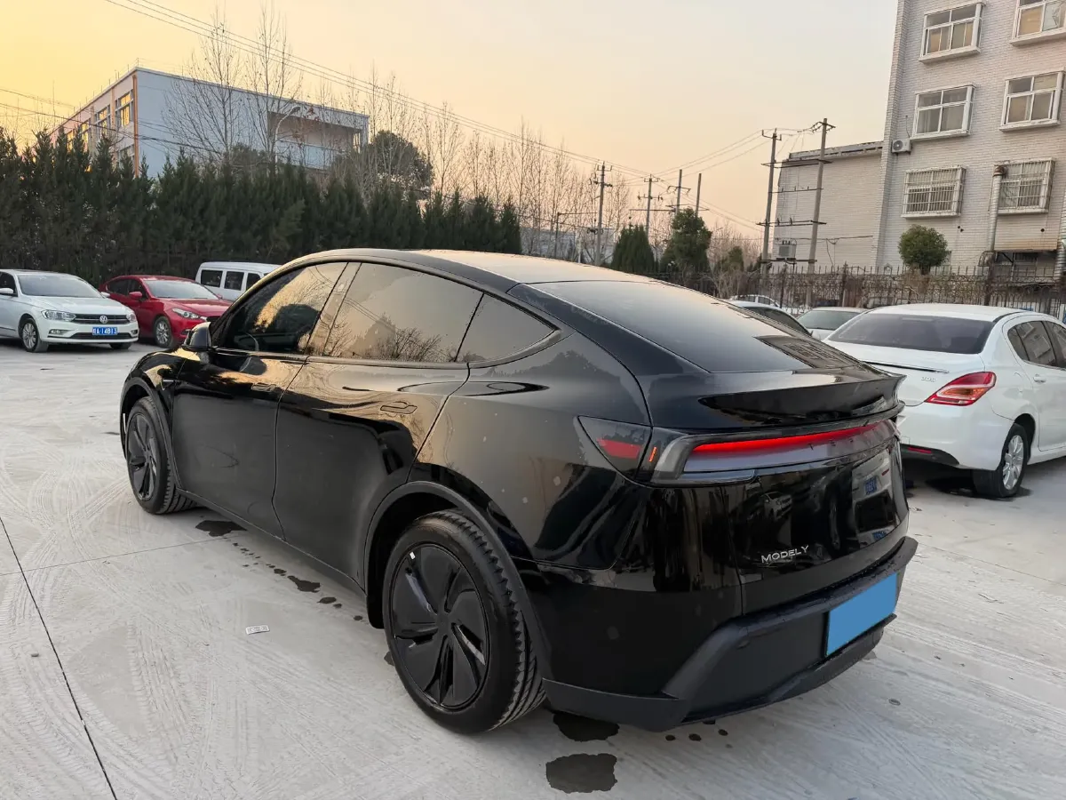 2025 Tesla Model Y BEV 62.5KWH,autocango,china used car exporter,china ev exporter,chinese used car exporter,chinese used ev exporter