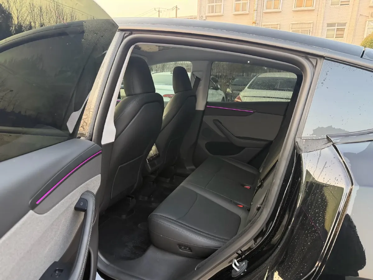 2025 Tesla Model Y BEV 62.5KWH,autocango,china used car exporter,china ev exporter,chinese used car exporter,chinese used ev exporter