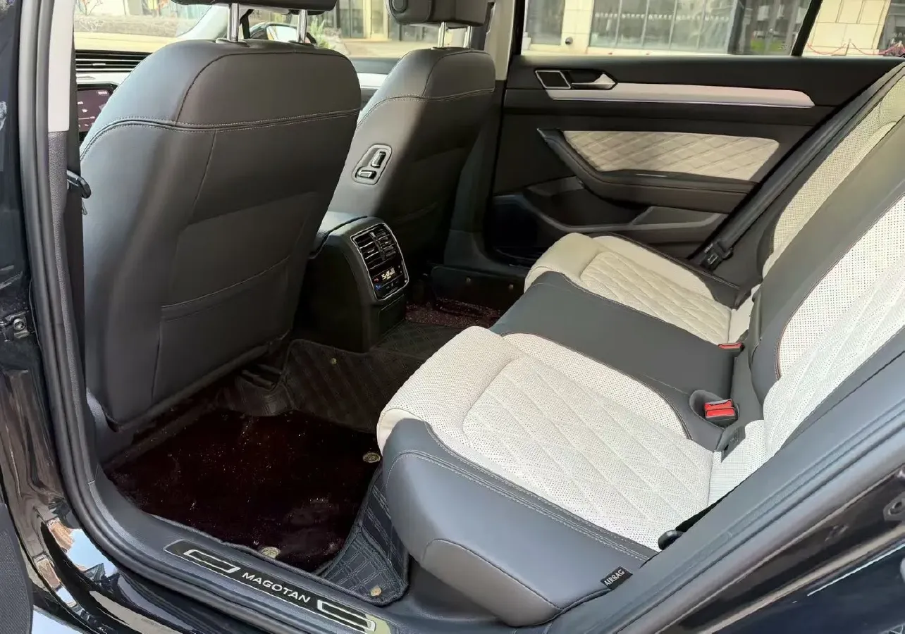 2023 Volkswagen Magotan 2.0T 186HP L4 7DCT,autocango,china used car exporter,china ev exporter,chinese used car exporter,chinese used ev exporter