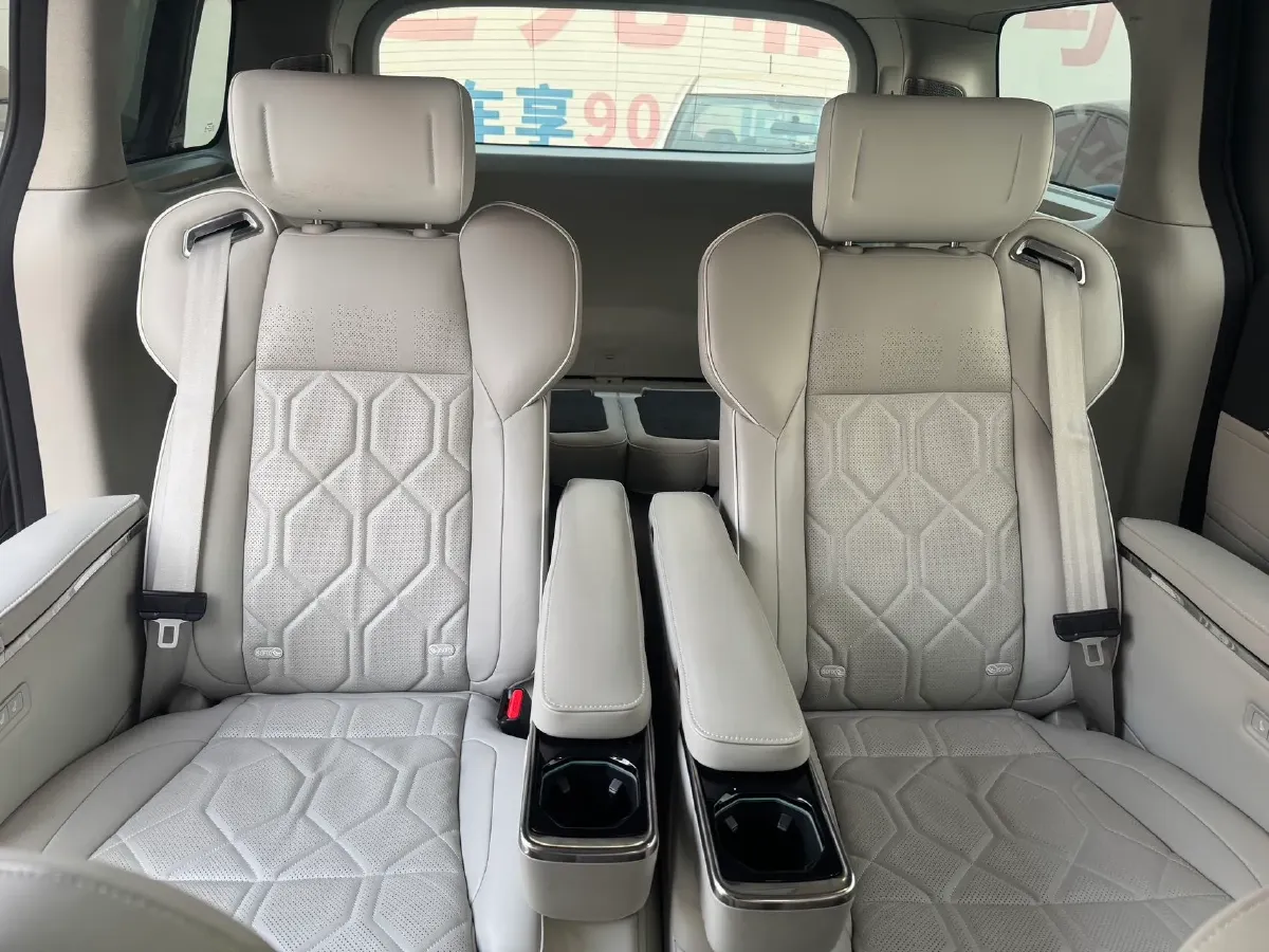 2025 Volvo EM90 BEV 116KWH,autocango,china used car exporter,china ev exporter,chinese used car exporter,chinese used ev exporter