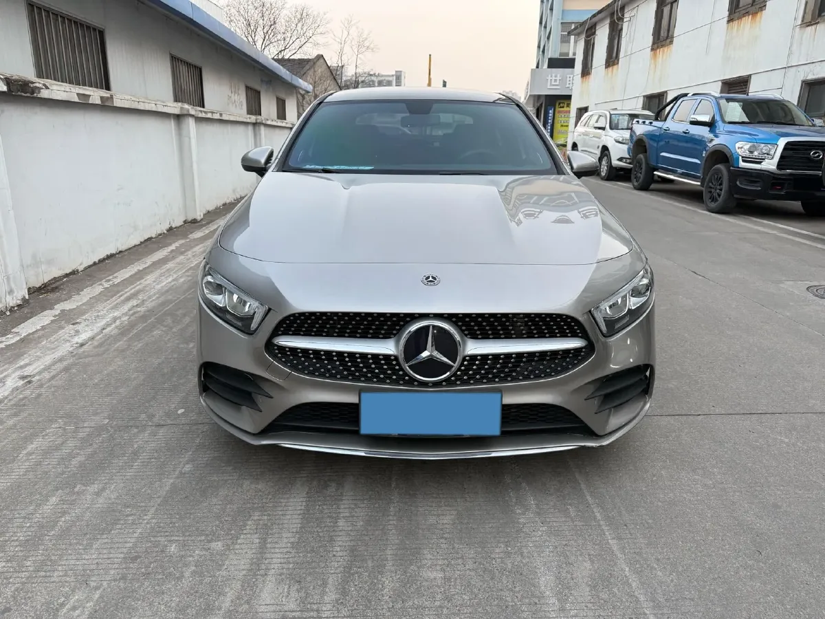 2020 Mercedes-Benz A Class 1.3T 163HP L4 7DCT,autocango,china used car exporter,china ev exporter,chinese used car exporter,chinese used ev exporter