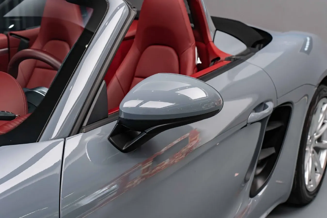 2023 Porsche 718 2.0T 250HP H4 7DCT,autocango,china used car exporter,china ev exporter,chinese used car exporter,chinese used ev exporter