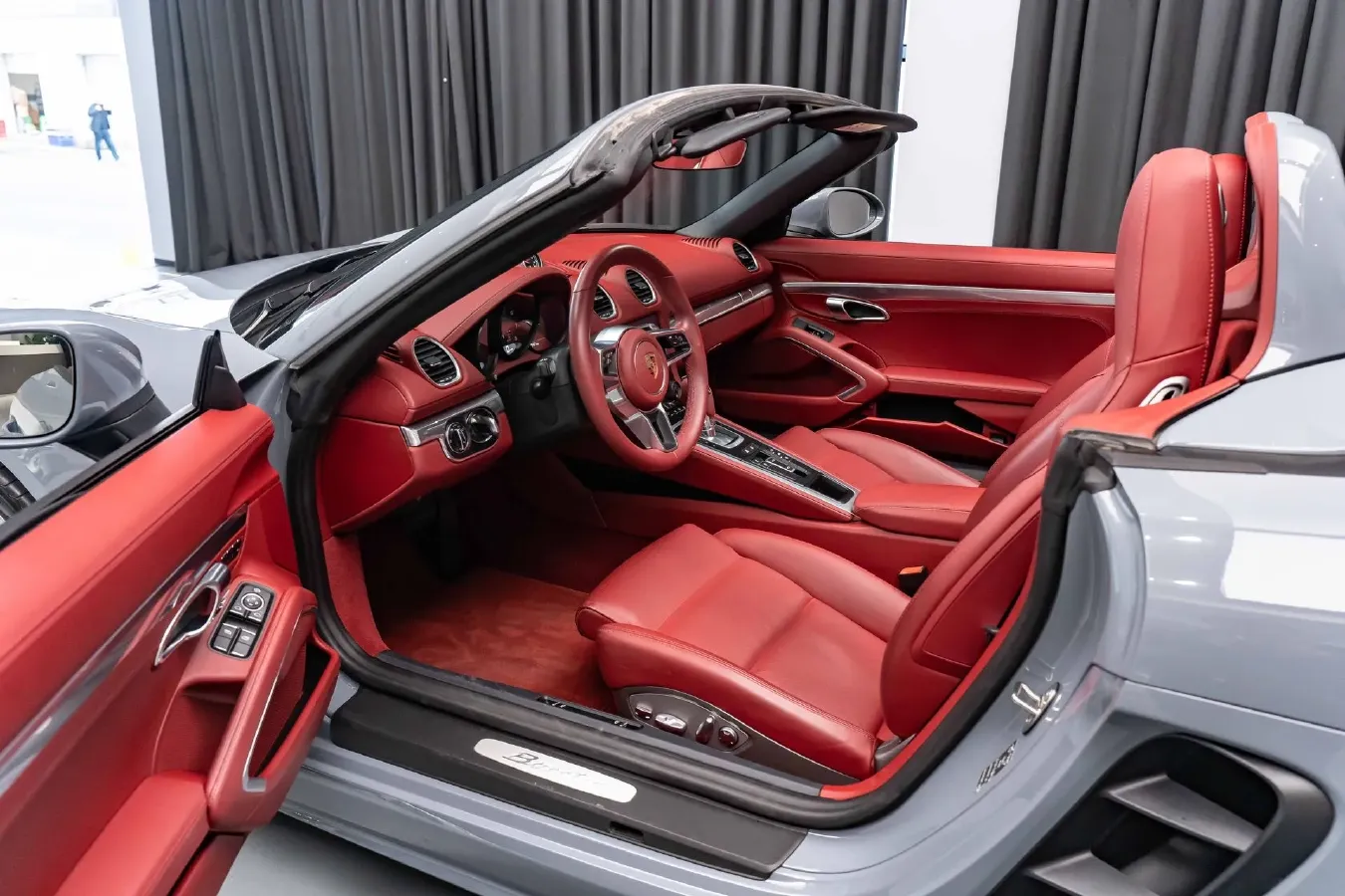 2023 Porsche 718 2.0T 250HP H4 7DCT,autocango,china used car exporter,china ev exporter,chinese used car exporter,chinese used ev exporter