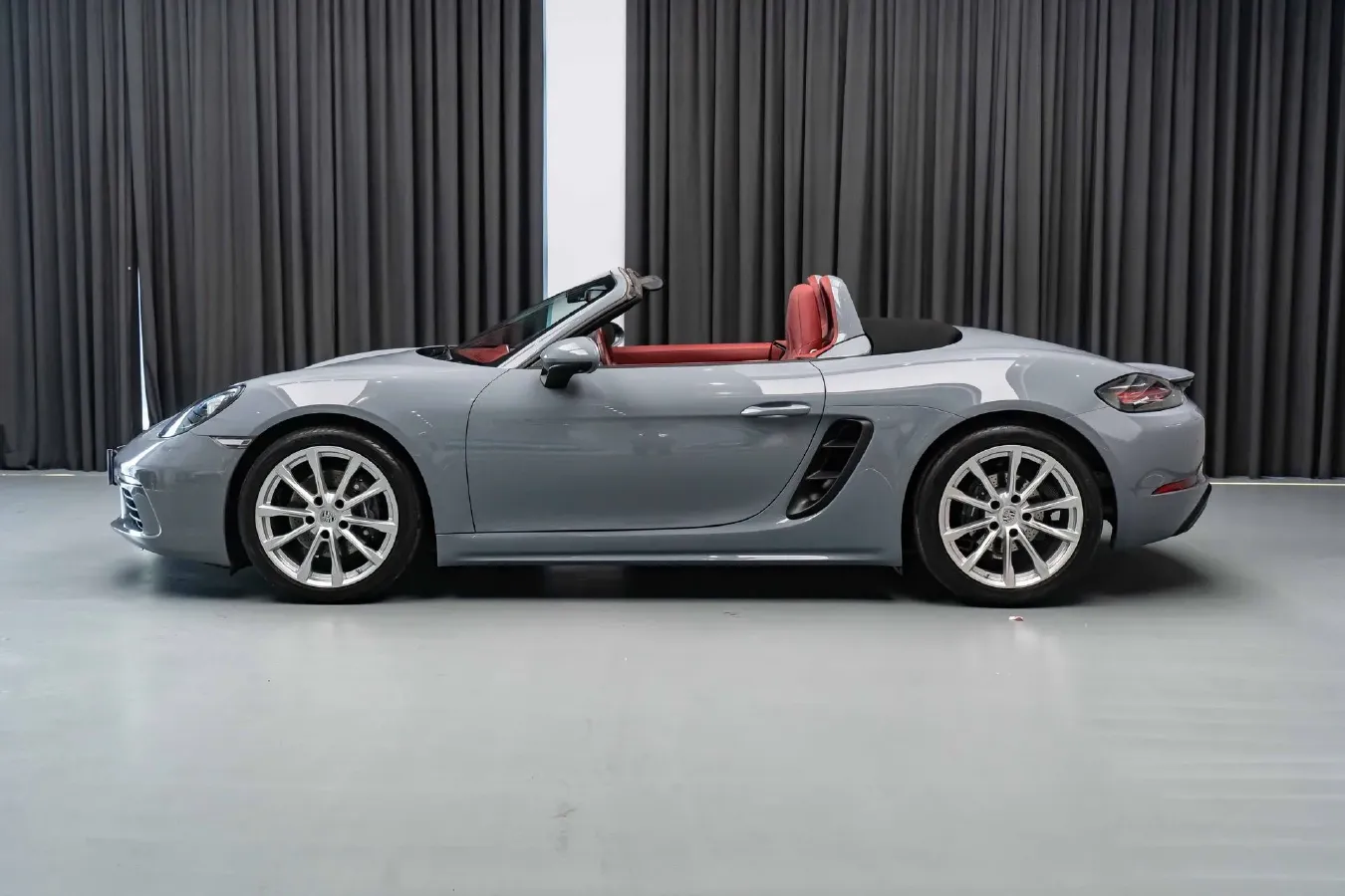 2023 Porsche 718 2.0T 250HP H4 7DCT,autocango,china used car exporter,china ev exporter,chinese used car exporter,chinese used ev exporter