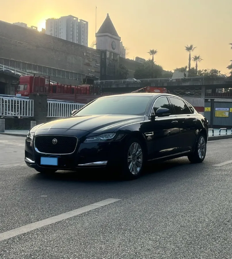 2018 Jaguar XF 2.0T 250HP L4 8AT,autocango,china used car exporter,china ev exporter,chinese used car exporter,chinese used ev exporter