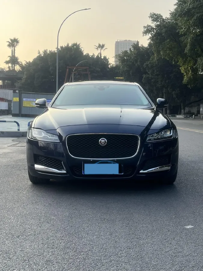 2018 Jaguar XF 2.0T 250HP L4 8AT,autocango,china used car exporter,china ev exporter,chinese used car exporter,chinese used ev exporter