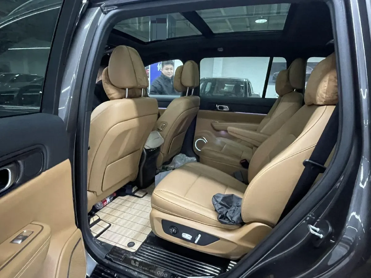 2021 Li ONE Range Extended 131HP REEV 40.5KWH,autocango,china used car exporter,china ev exporter,chinese used car exporter,chinese used ev exporter