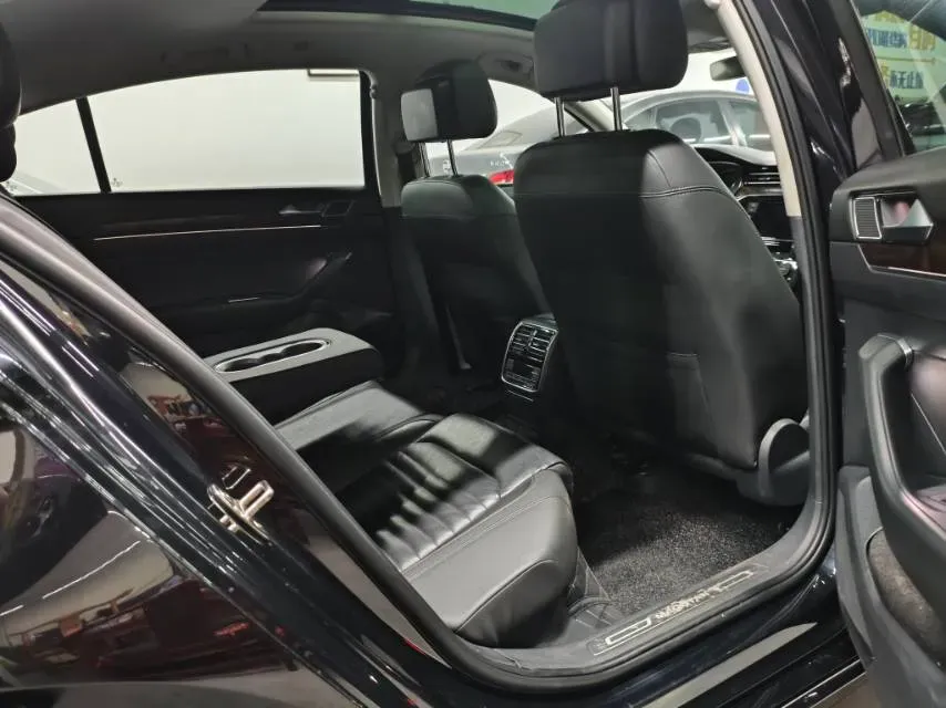 2019 Volkswagen Magotan 2.0T 186HP L4 7DCT,autocango,china used car exporter,china ev exporter,chinese used car exporter,chinese used ev exporter