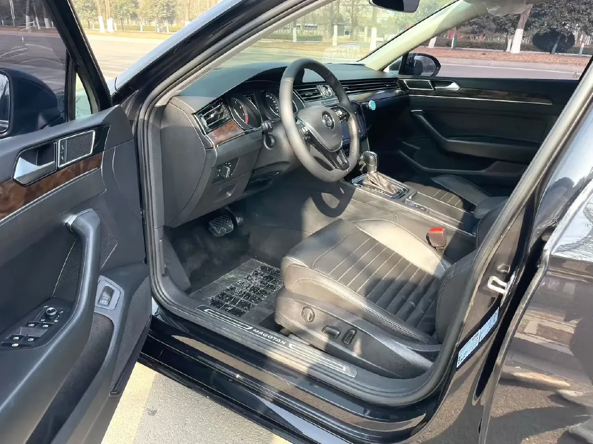 2019 Volkswagen Magotan 2.0T 186HP L4 7DCT,autocango,china used car exporter,china ev exporter,chinese used car exporter,chinese used ev exporter