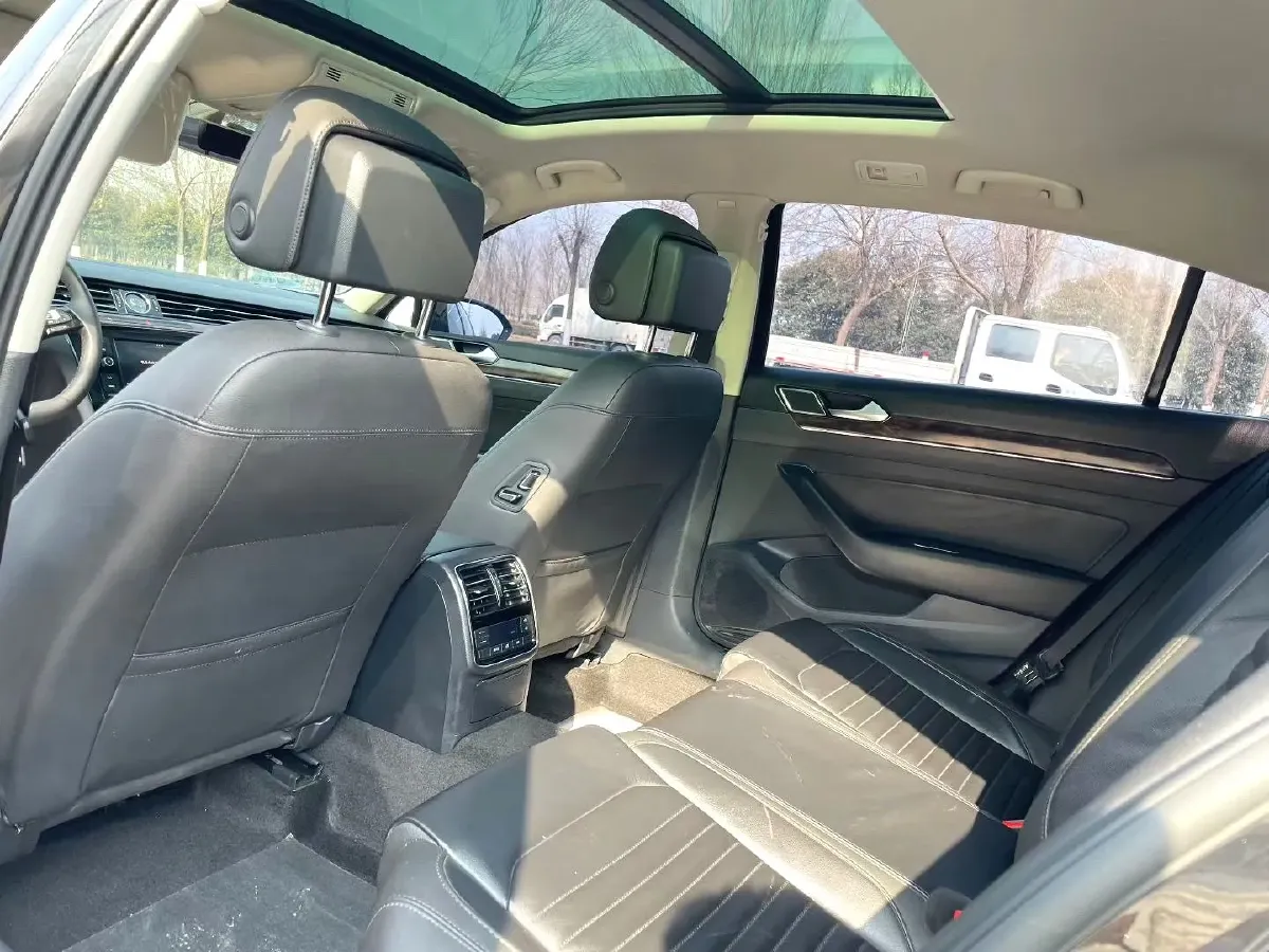 2019 Volkswagen Magotan 2.0T 186HP L4 7DCT,autocango,china used car exporter,china ev exporter,chinese used car exporter,chinese used ev exporter