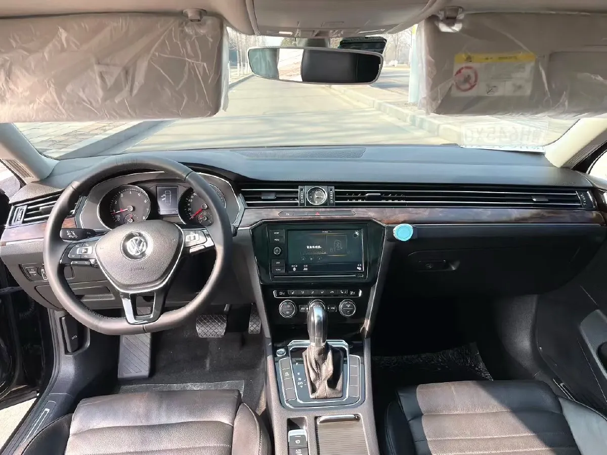 2019 Volkswagen Magotan 2.0T 186HP L4 7DCT,autocango,china used car exporter,china ev exporter,chinese used car exporter,chinese used ev exporter