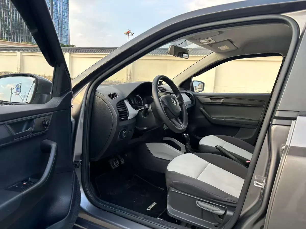 2017 Skoda Fabia 1.4L 90HP L4 6AT,autocango,china used car exporter,china ev exporter,chinese used car exporter,chinese used ev exporter